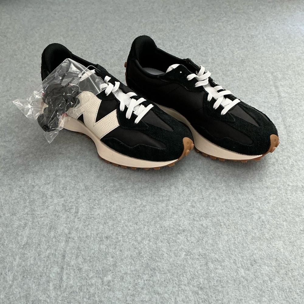 New Balance 327 Black and White Sneakers